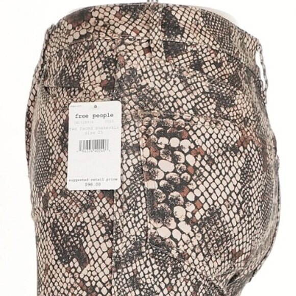 Free People "We The Free" Snake  Animal Print Raw Hem Jeans Sz 25 NWT Retail $98 - Picture 5 of 13